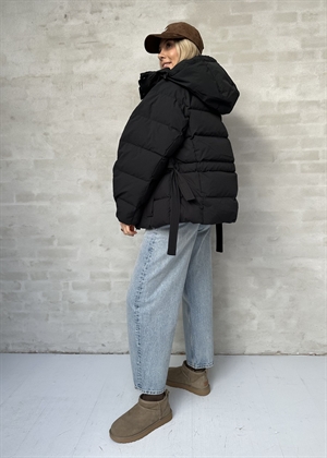 Tech seersucker oversized puffer jakke Sort F9496 Ganni